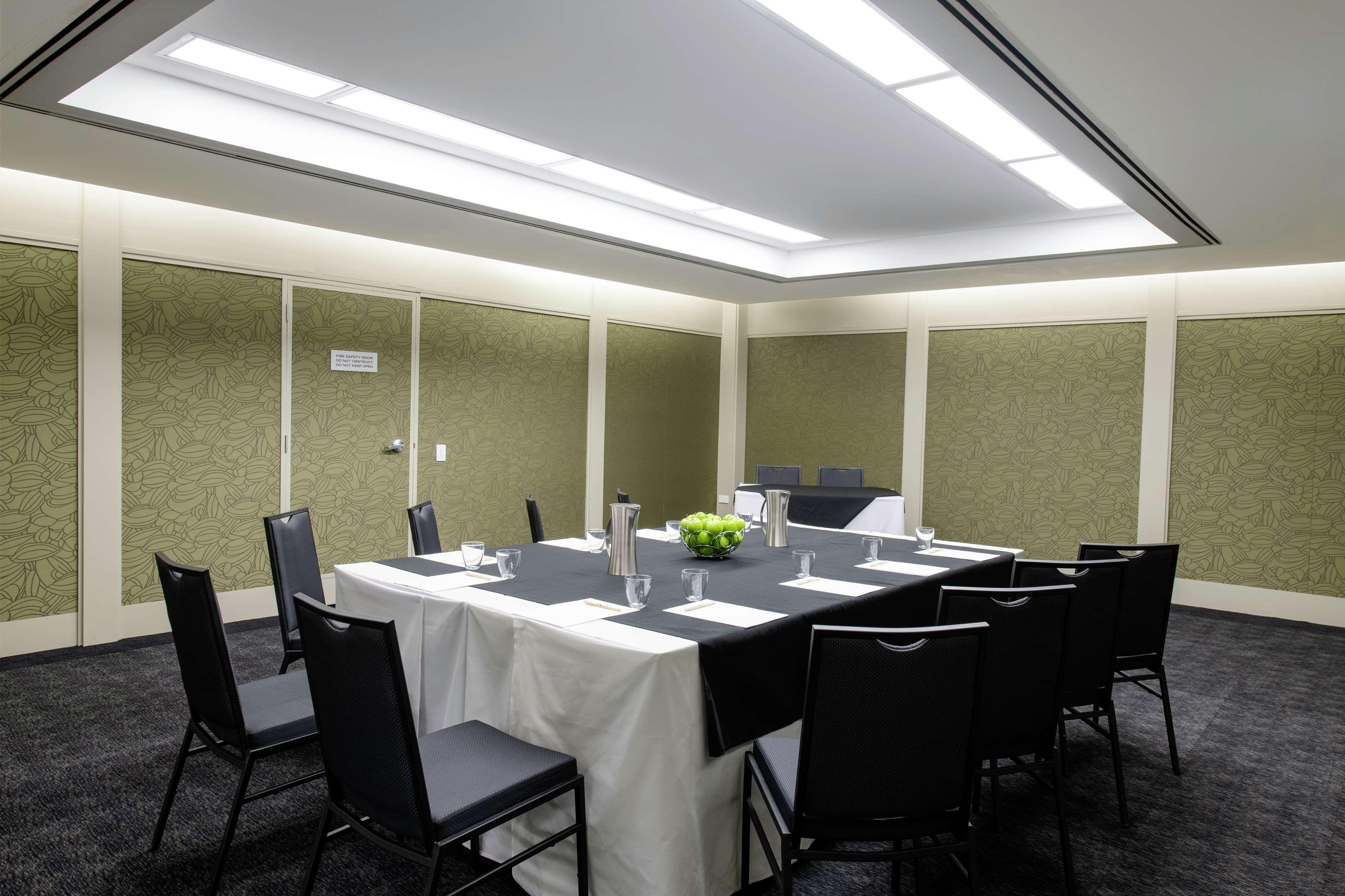 Hilton Garden Hotel 4*